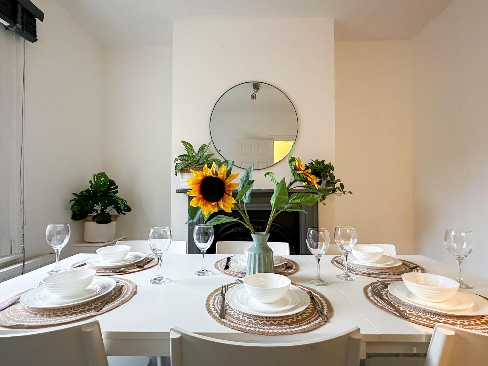 Stylish & Spacious City Centre 3-Bedroom Townhouse - Sleeps 6 Canterbury Exterior foto